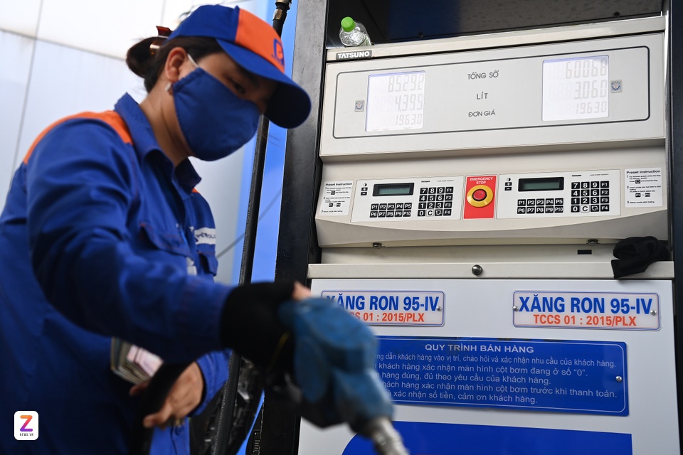 Giá xăng dầu hôm nay 15/3: Dầu thế giới bật tăng, xăng trong nước sắp biến động?