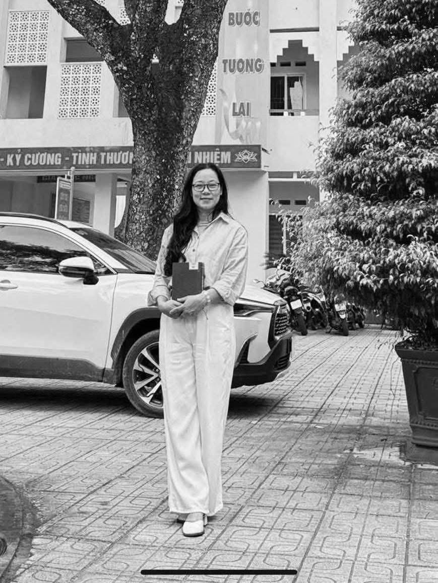 Cô giáo Nguyễn Thị Nghĩa – giáo viên Trường Trung học phổ thông Lương Đắc Bằng,Tỉnh Thanh Hóa cô rời nhà đi trong đêm