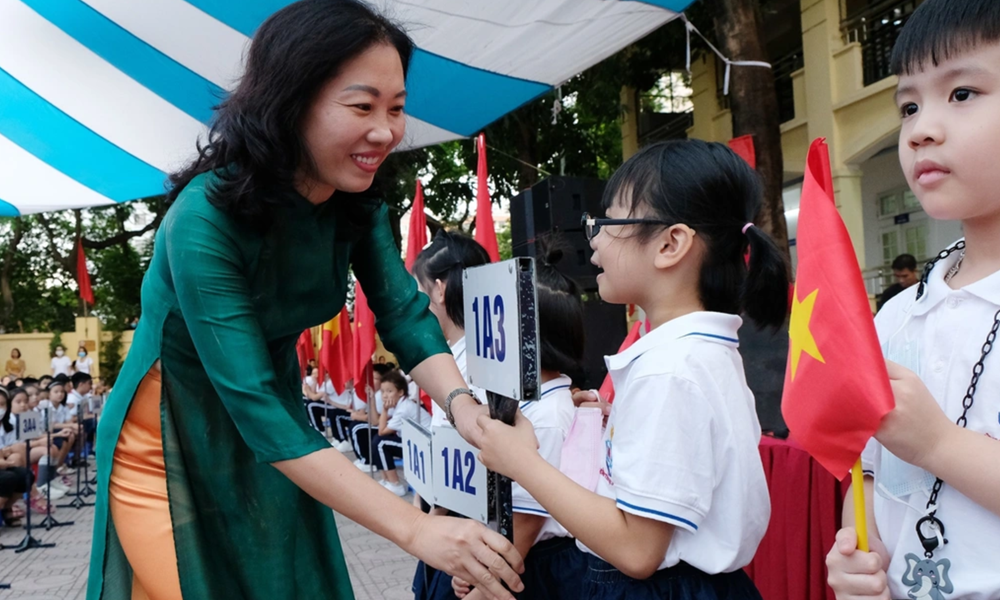 Τừ nay cả Hiệu trưởng, hiệu phó lẫn thầy cô giáo tha hồ nghỉ ngơi rồi