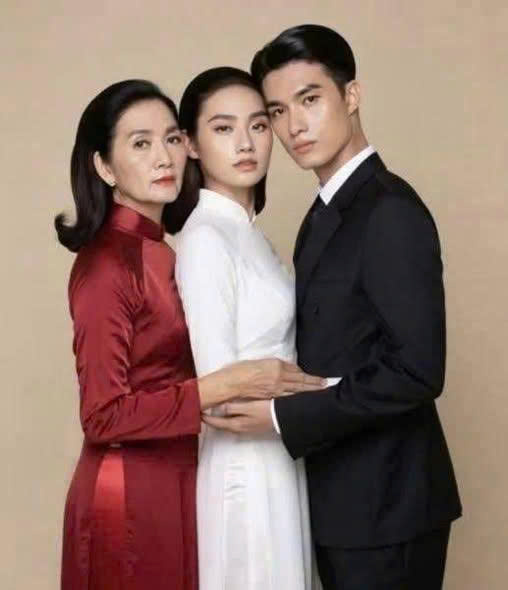 Mẹ vợ và con rể b;;ỏ nhà đi, cầm theo hết tiền tiết kiệm chỉ để lại 1 mảnh giấy với 1 lời nhắn ngắn gọn trong két sắt…